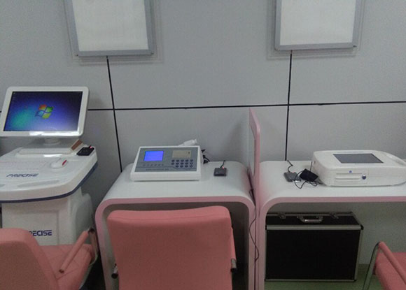 寶雞市人大代表參觀健康小屋 寶雞市人大代表參觀健康小屋