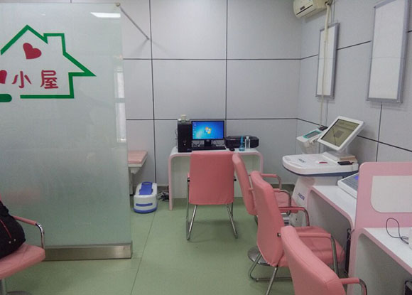 廣西賀州市衛(wèi)計(jì)局參觀“金臺(tái)區(qū)健康小屋” 廣西賀州市衛(wèi)計(jì)局參觀“金臺(tái)區(qū)健康小屋”